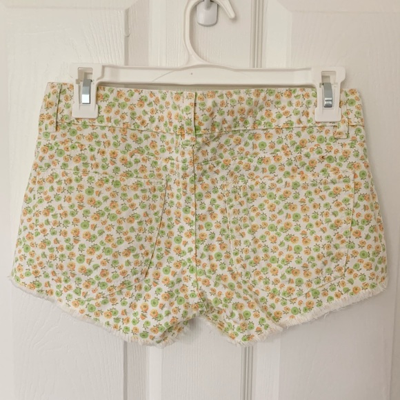 floral summer shorts! - Picture 3 of 3